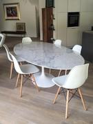 Saarinen Table elliptique 224 x 127 cm avec plateau en marbre de Carrare blanc - photo du client